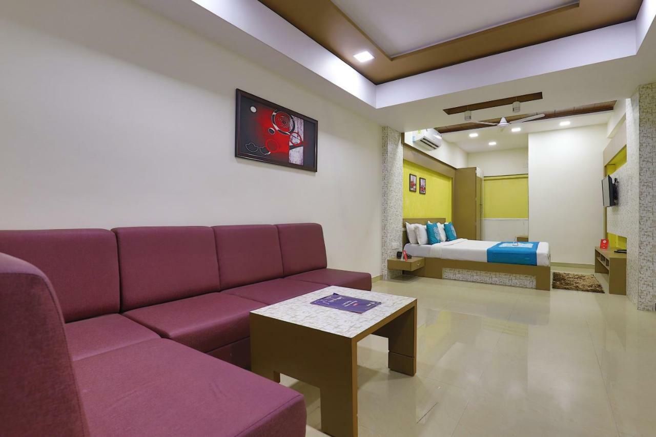 Oyo 9238 Hotel Meet Palace Naroda Exterior foto