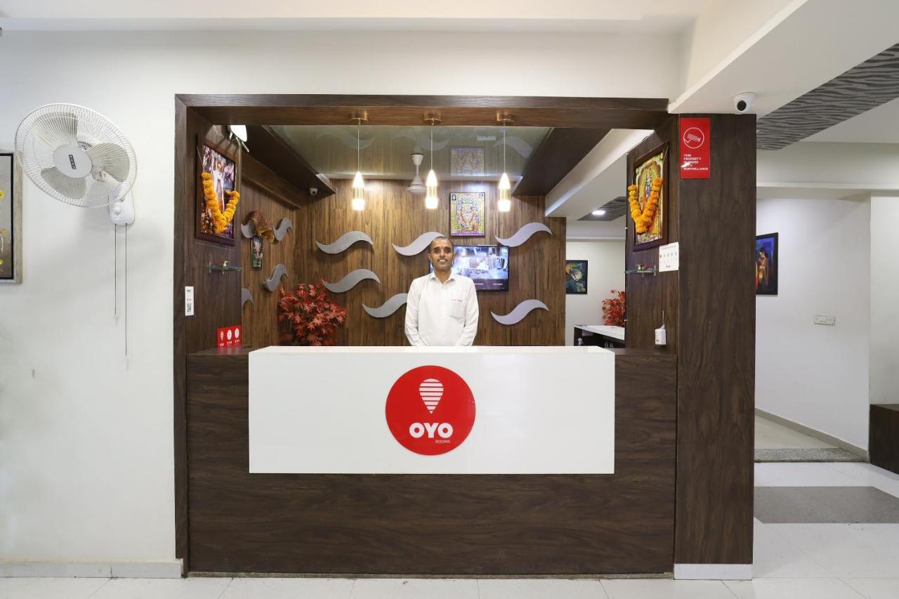 Oyo 9238 Hotel Meet Palace Naroda Exterior foto