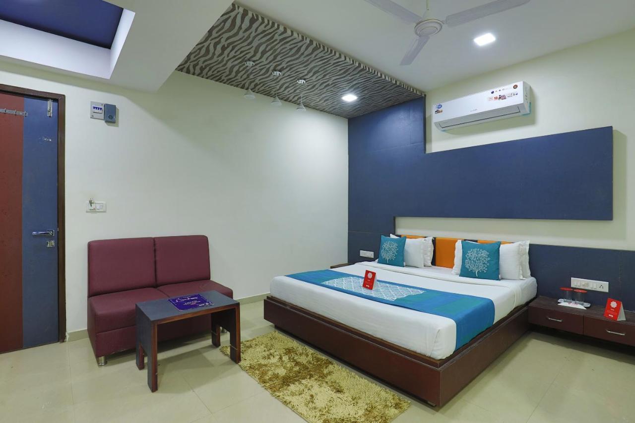 Oyo 9238 Hotel Meet Palace Naroda Exterior foto