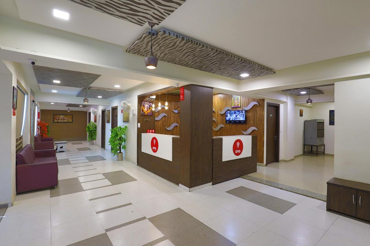 Oyo 9238 Hotel Meet Palace Naroda Exterior foto