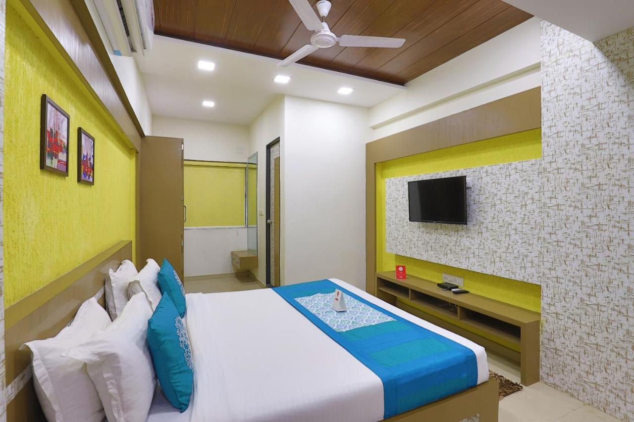 Oyo 9238 Hotel Meet Palace Naroda Exterior foto